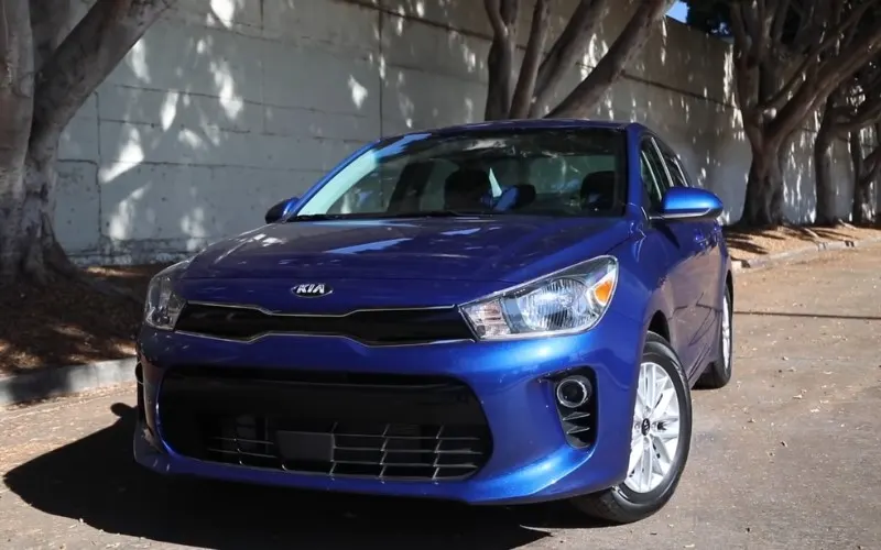 Kia-Rio-2019-airport-rental.webp