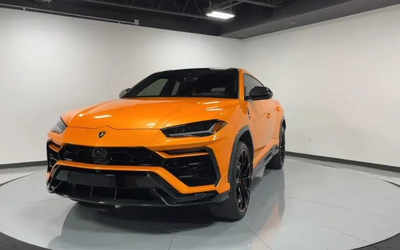 Lamborghini-Urus-Graphite-Capsule-2022-rental-UAE.webp